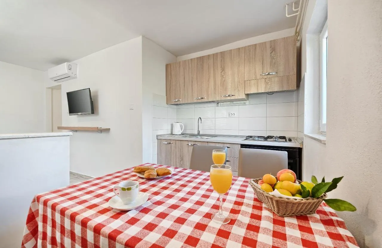 Casa de hóspedes Apartmani Marina Trogir